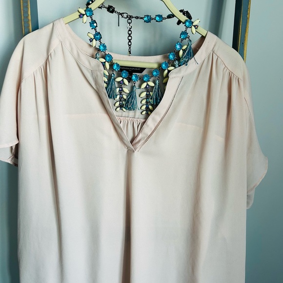 Used light pink blouse. - Picture 3 of 3